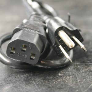 Câble d'alimentation IEC (ordinateur, audio, console, etc) C13