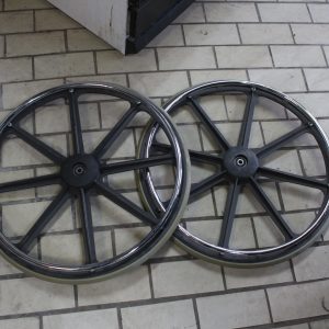 Paire de roues de chaise roulante