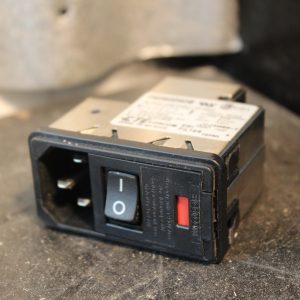 Entrée d'alimentation IEC avec fusible (3 A) PS0S0DH3B