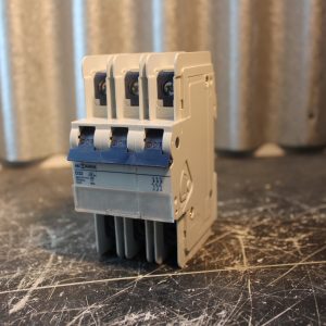 ABL SURSUM D32 3D32UL Molded Case Circuit Breaker 480Y/277V AC 10kA 3 Pole