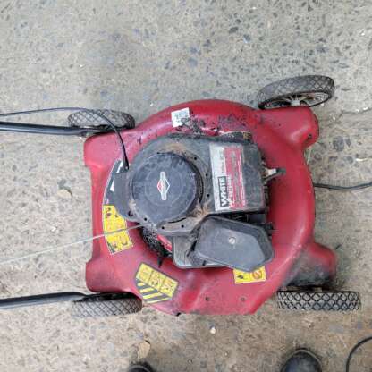 Tondeuse à réparer / Mower for parts or reparation  - Poulan XT 148cc – Image 3