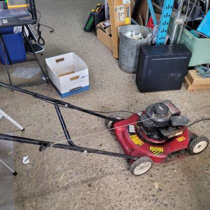 Tondeuse à réparer / Mower for parts or reparation  - Poulan XT 148cc