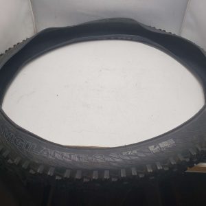 Pneu de vélo VIGILANTE 27x2.3 WTB en bon état