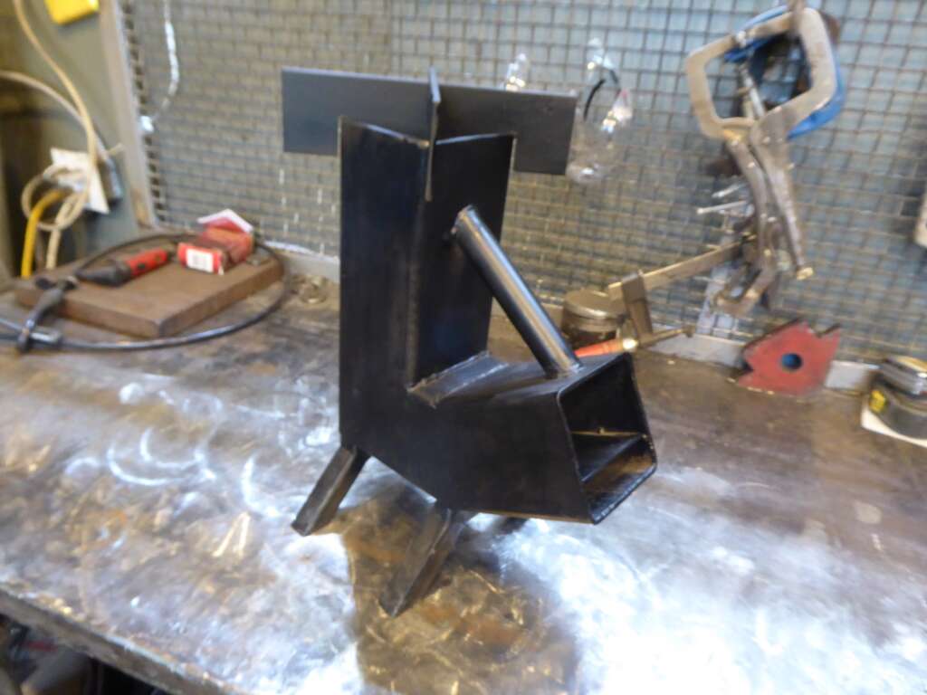 Poêle à bois portatif "Rocket Stove"