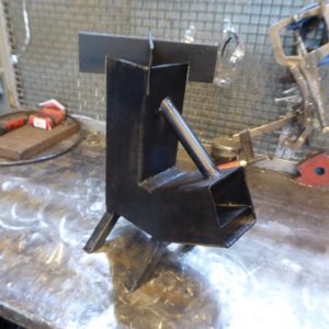 Poêle à bois de camping portable style "Rocket Stove"