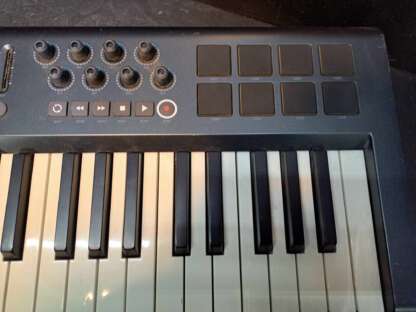 M-Audio AXIOM Advanced 49 Key Semi-Weighted USB MIDI Controller *FOR PARTS* – Image 4