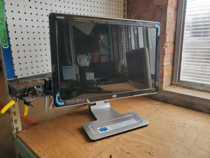Écran / moniteur d'ordinateur 22" HP w2207h HDMI VGA