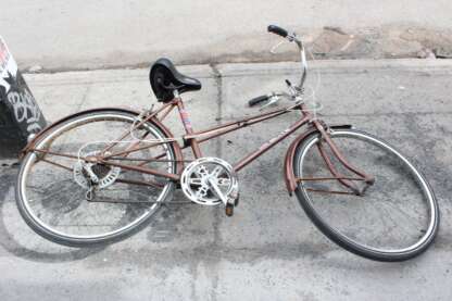 Vélo Vintage CCM brun "Elite" 5 vitesses. Tel quel, pneus presque neufs