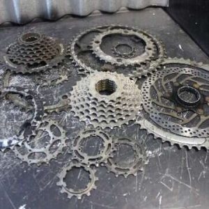Environ 5 lbs d'engrenage de vélo en acier et aluminium pour projet DIY - Steampunk - Industriel  - Matériel recyclé pour art et upcycling