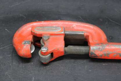 Vintage Armstrong Single Wheel Pipe Cutter No. 76-003 1/8­" to 2" – Image 2