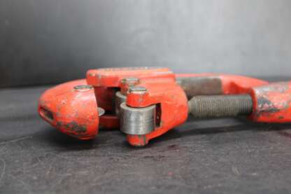 Vintage Armstrong Single Wheel Pipe Cutter No. 76-003 1/8­" to 2" – Image 3