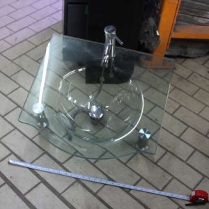 Lavabo / Évier en verre trempé 24'' x 22'' x 3/4'' avec robineterie