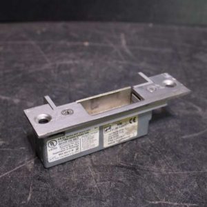 Serrure avec verrouillage automatique pour porte intérieure