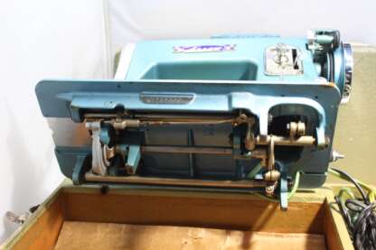 Machine à coudre vintage Arrow avec coffre de transport – Image 12