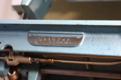 Machine à coudre vintage Arrow avec coffre de transport – Image 11