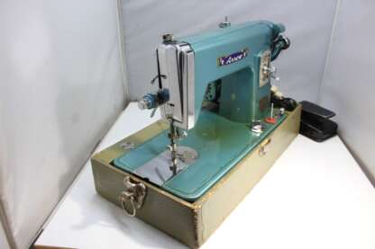 Machine à coudre vintage Arrow avec coffre de transport – Image 8