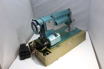 Machine à coudre vintage Arrow avec coffre de transport – Image 6