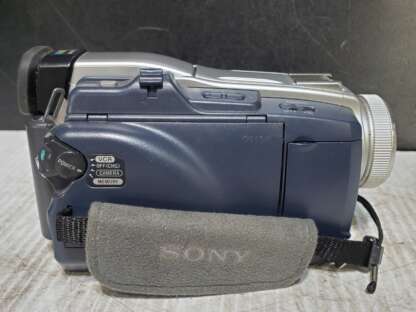 Sony DCR-TRV38 Digital Handycam - mini Dv (no battery charger) - Image 6