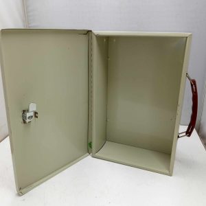 Boîte en métal vintage . Pas de clés 12po x 8po x 4po