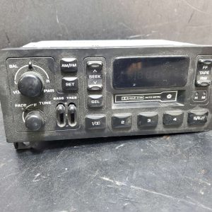 Chrysler -P04858556 - AM / FM / Cassette - Car Radio. Untested
