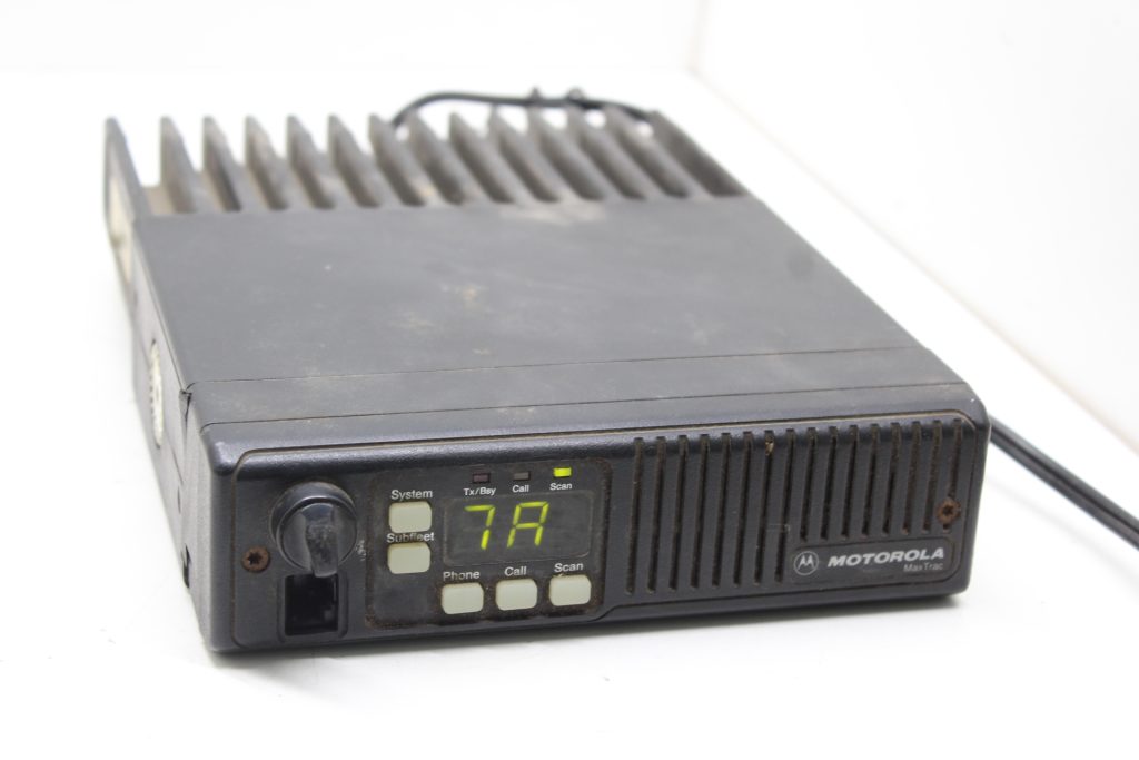 Motorola MaxTrac D37MWA5GB7AK Radio - Powers On - As Is