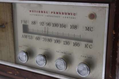 Vintage 1960s Wooden Panasonic AM/FM Tube Shelf Radio RE-784 - Working! - Image 5