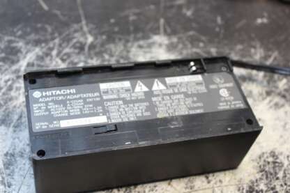 HITACHI Video Cmera AC Adaptor / Battery Charger A-C25AR