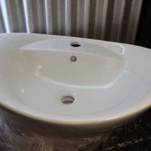 Lavabo / Évier en porcelaine 22-1/2" x 15" x 8-1/2"