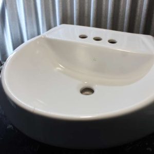 Lavabo / Évier en porcelaine 22" X 17" X 7"