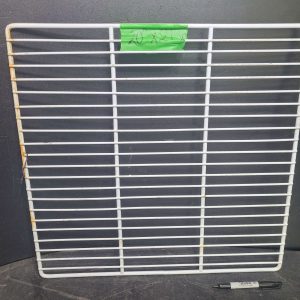 Grille en métal peint blanc 20" x 21"