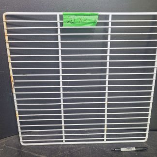 Grille en métal peint blanc 20" x 21"