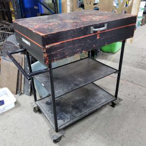 Chariot en métal sur roulette (atelier, shop)