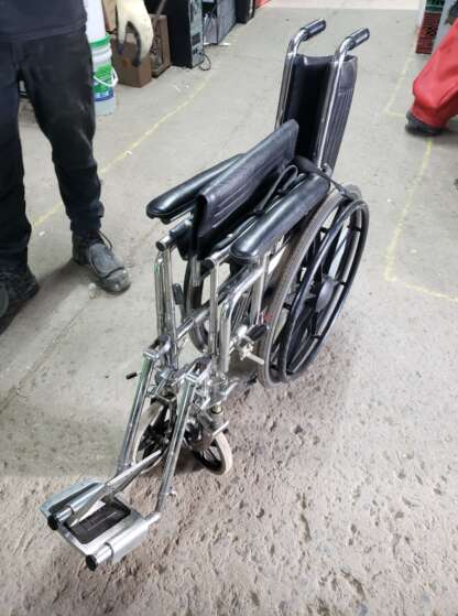 Chaise roulante à donner - wheelchair – Image 3