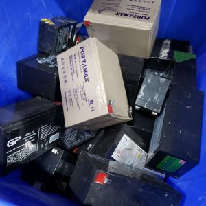 Batterie 12v au plomb non-fonctionnel (à vendre pour projet 0,50/lb)