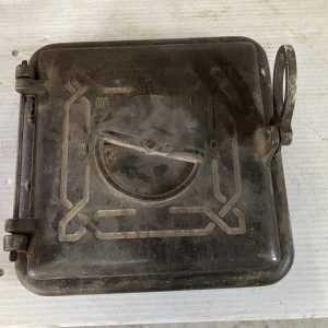 Antique chimney door - porte de poêle en fonte