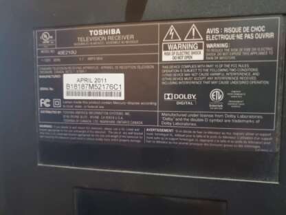 Télévision Toshiba 40'' sans pieds/télécommande – Image 2
