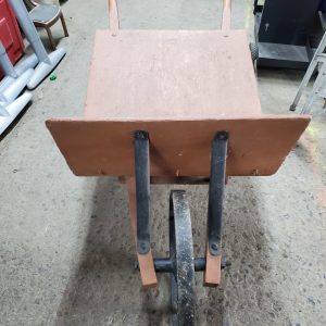 Brouette antique - chariot à roues en métal avec plateforme