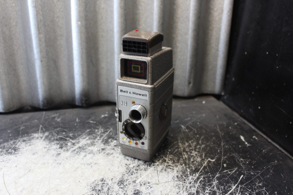 Vintage Bell & Howell Movie Camera Model 319 (pas testé)