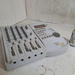 Fostex FD-4  (Manque un bouton, sliders secs)