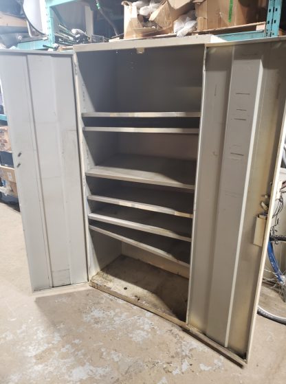 Grande armoire en métal, 2 portes, 6 pieds x 36" x 18" - Image 2