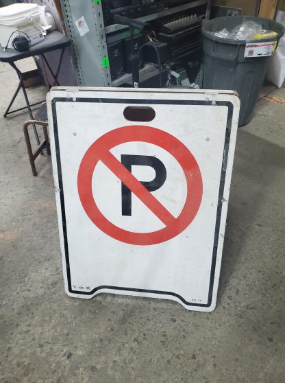 Panneau en bois NO PARKING  32" x 24"