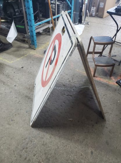 Panneau en bois NO PARKING  32" x 24" – Image 2