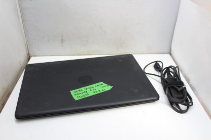 Laptop Intel i5-7200 - 2..65ghz - 8Gb RAM - Disque 222GB - 17" (un coin est brisé, voir photo)
