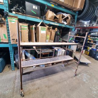 Échafaud pliable sur roulettes 75" x 29" x 66"