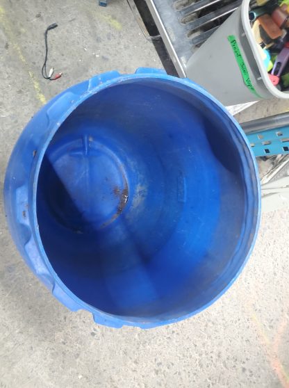 Baril en plastique 7" de diamètre x 31" de haut – Image 2