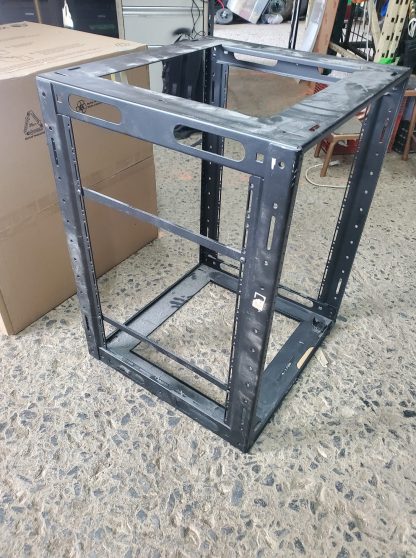 Rack en métal 19" x 18" x 25-1/2" (rackmount, serveur)
