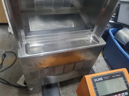 Machine à crème glacée molle NON TESTÉE /  ÉTAT INCONNU – Image 3