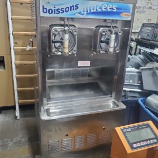 Machine à crème glacée molle NON TESTÉE /  ÉTAT INCONNU