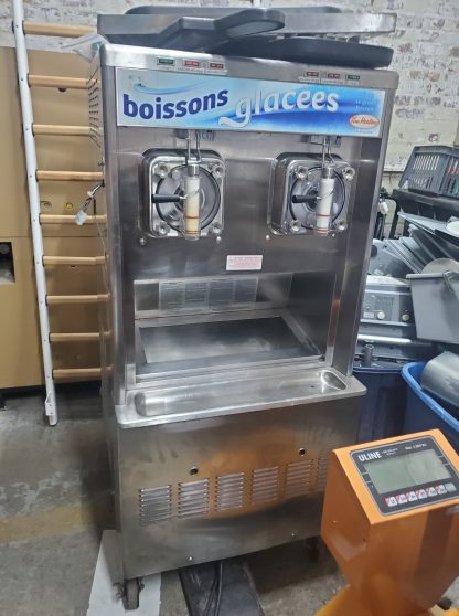 Machine à crème glacée molle NON TESTÉE /  ÉTAT INCONNU