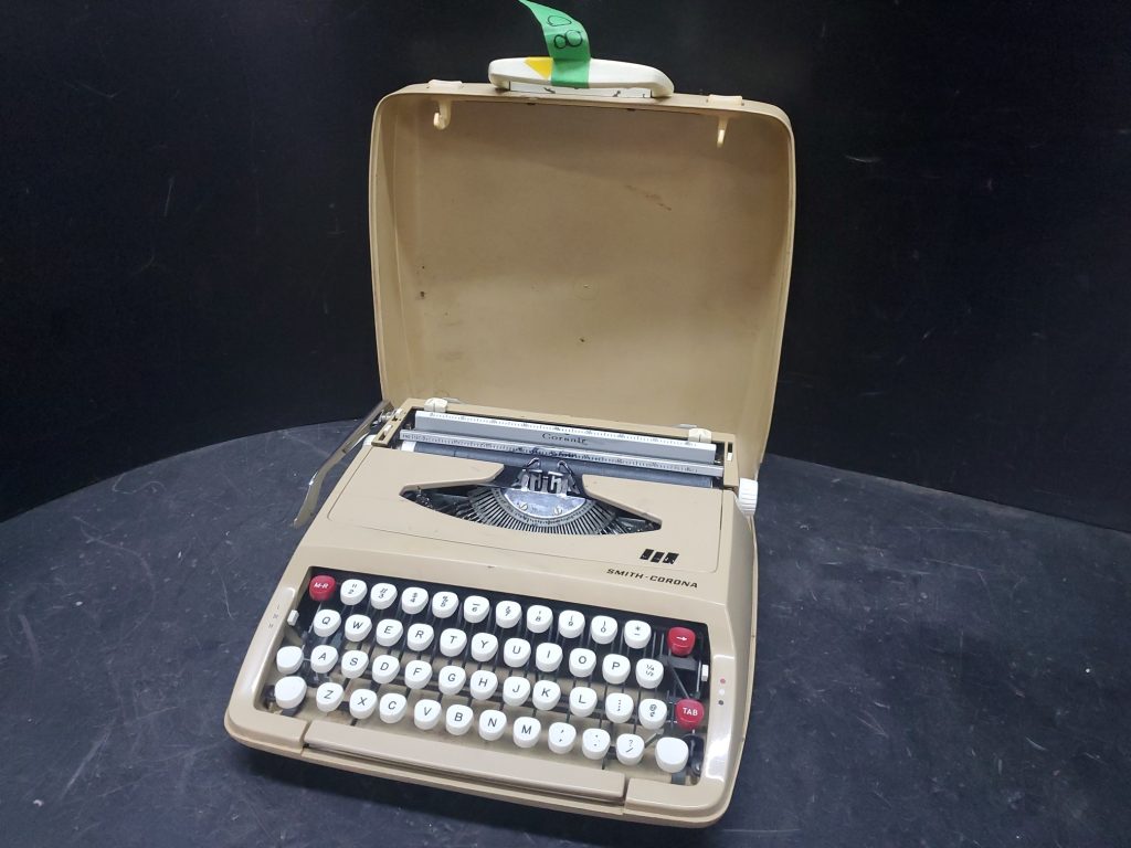 SMITH-CORONA Corsair Typewriter (NOT TESTED)